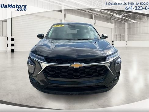 Used 2026 Chevrolet Trax LS FWD image 7