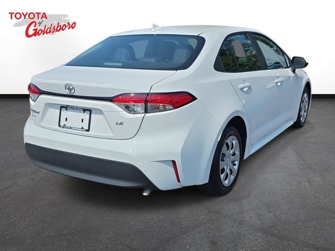Used 2025 Toyota Corolla LE FWD image 5