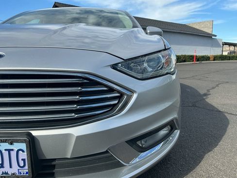Used 2017 Ford Fusion SE w/ Equipment Group 201A FWD image 3