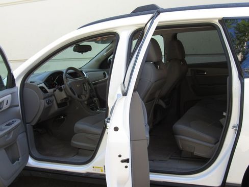 Used 2017 Chevrolet Traverse LS FWD image 11