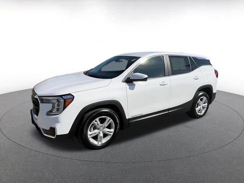 Used 2024 GMC Terrain SLE FWD image 8