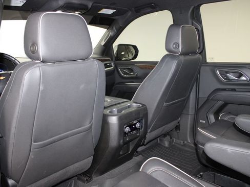 Used 2022 Chevrolet Suburban Premier RWD image 28