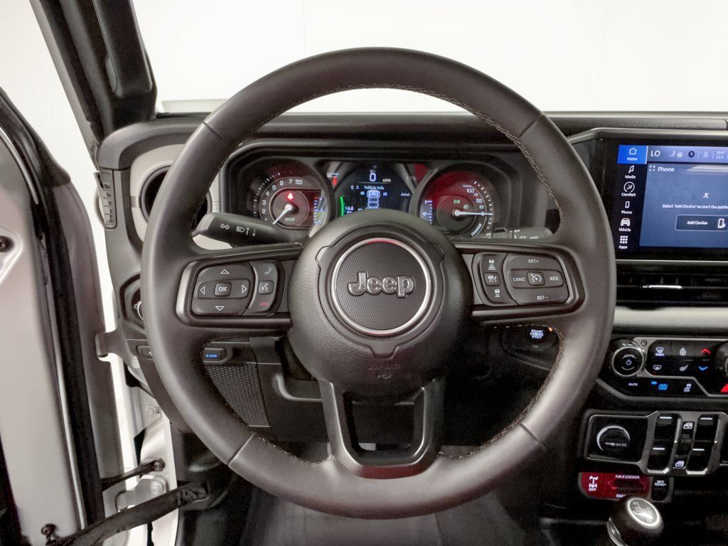 Used 2024 Jeep Wrangler Unlimited AWD/4WD image 10