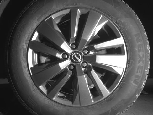 Used 2025 Nissan Pathfinder SV image 12