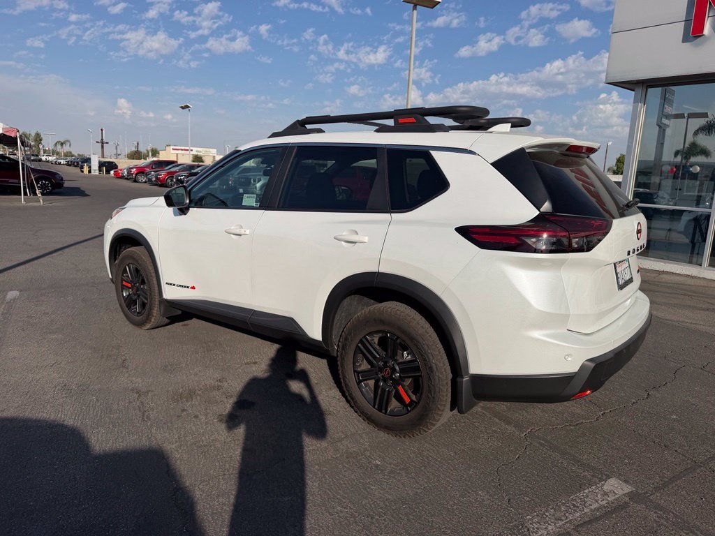 Used 2025 Nissan Rogue SV AWD/4WD image 2