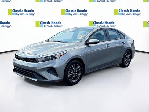 Used 2023 Kia Forte LXS FWD image 3