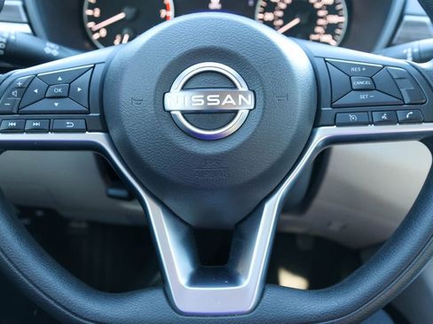 Used 2025 Nissan Altima 2.5 SV FWD image 23