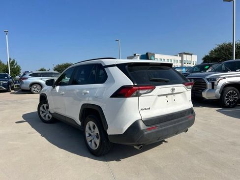 Used 2019 Toyota RAV4 LE FWD image 5