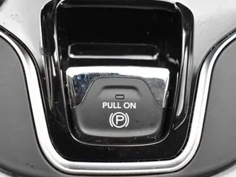 Used 2019 Jeep Cherokee Limited w/ Technology Group image 35