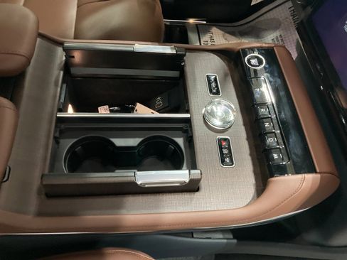 Used 2026 Lincoln Navigator L Reserve AWD/4WD image 5