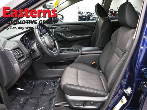 Used 2024 Nissan Rogue SV AWD/4WD image 13