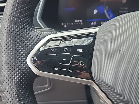 Certified 2024 Volkswagen Tiguan SE R-Line AWD/4WD image 19