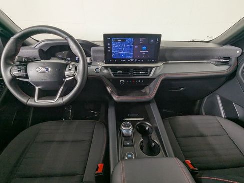 Used 2025 Ford Explorer ST-Line w/ ST-Line Street Pack image 16