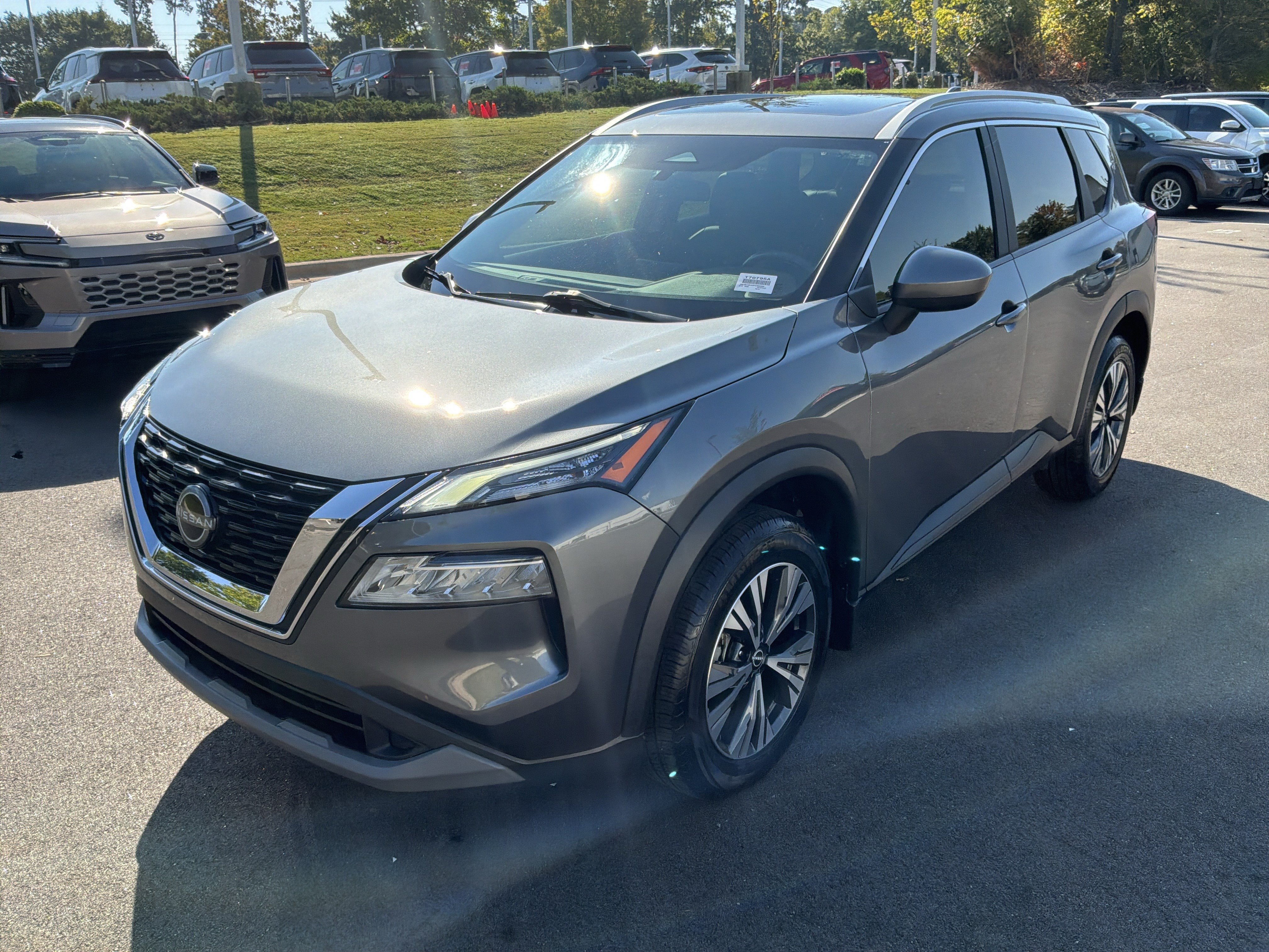 Used 2023 Nissan Rogue SV w/ SV Premium B Package FWD image 5
