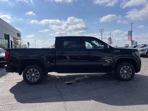Used 2024 GMC Sierra 1500 AT4 w/ Technology Package image 9