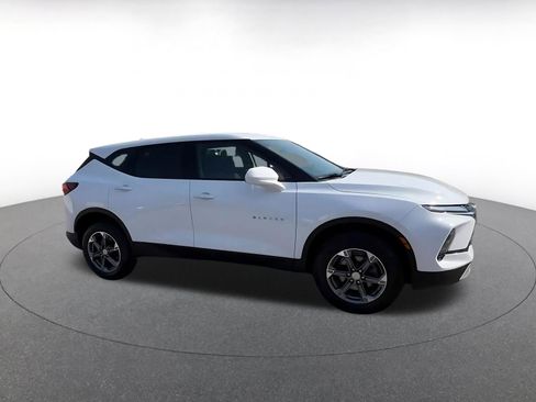 Used 2025 Chevrolet Blazer LT image 2
