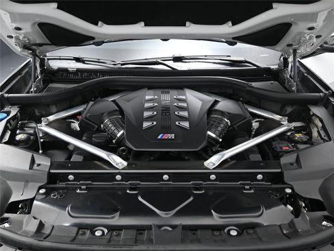 Used 2023 BMW X7 M60i w/ Executive Package image 10