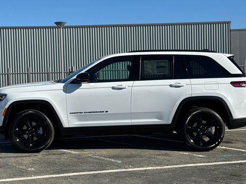 New 2025 Jeep Grand Cherokee Limited w/ Black Appearance Package AWD/4WD image 6