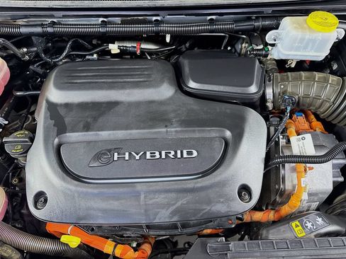 Used 2022 Chrysler Pacifica Touring-L FWD image 36