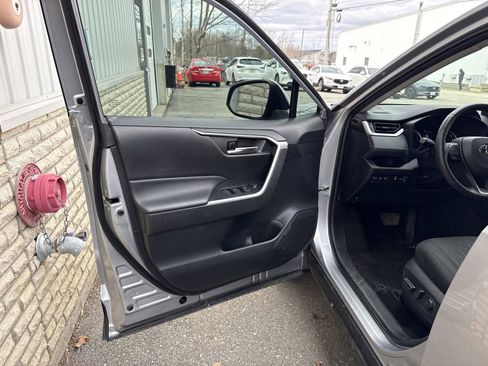 Used 2022 Toyota RAV4 XLE w/ Convenience Package AWD/4WD image 9