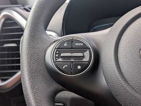 Used 2025 Kia Soul LX FWD image 27
