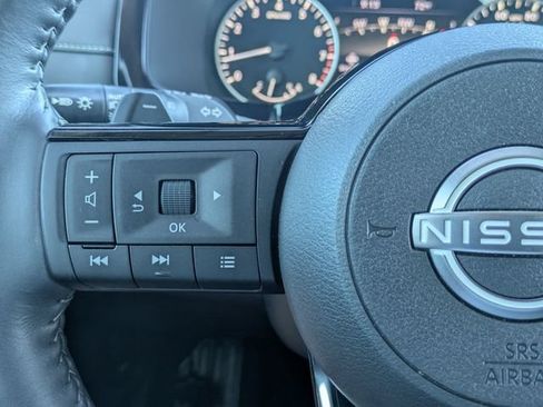 Used 2024 Nissan Pathfinder SL AWD/4WD image 18