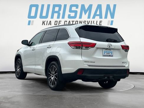 Used 2018 Toyota Highlander SE w/ Protection Package #3 image 4