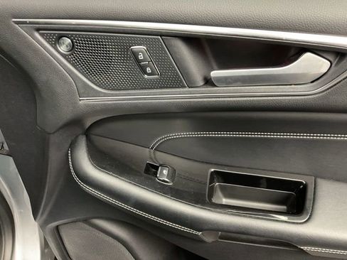 Used 2020 Ford Edge Titanium image 26