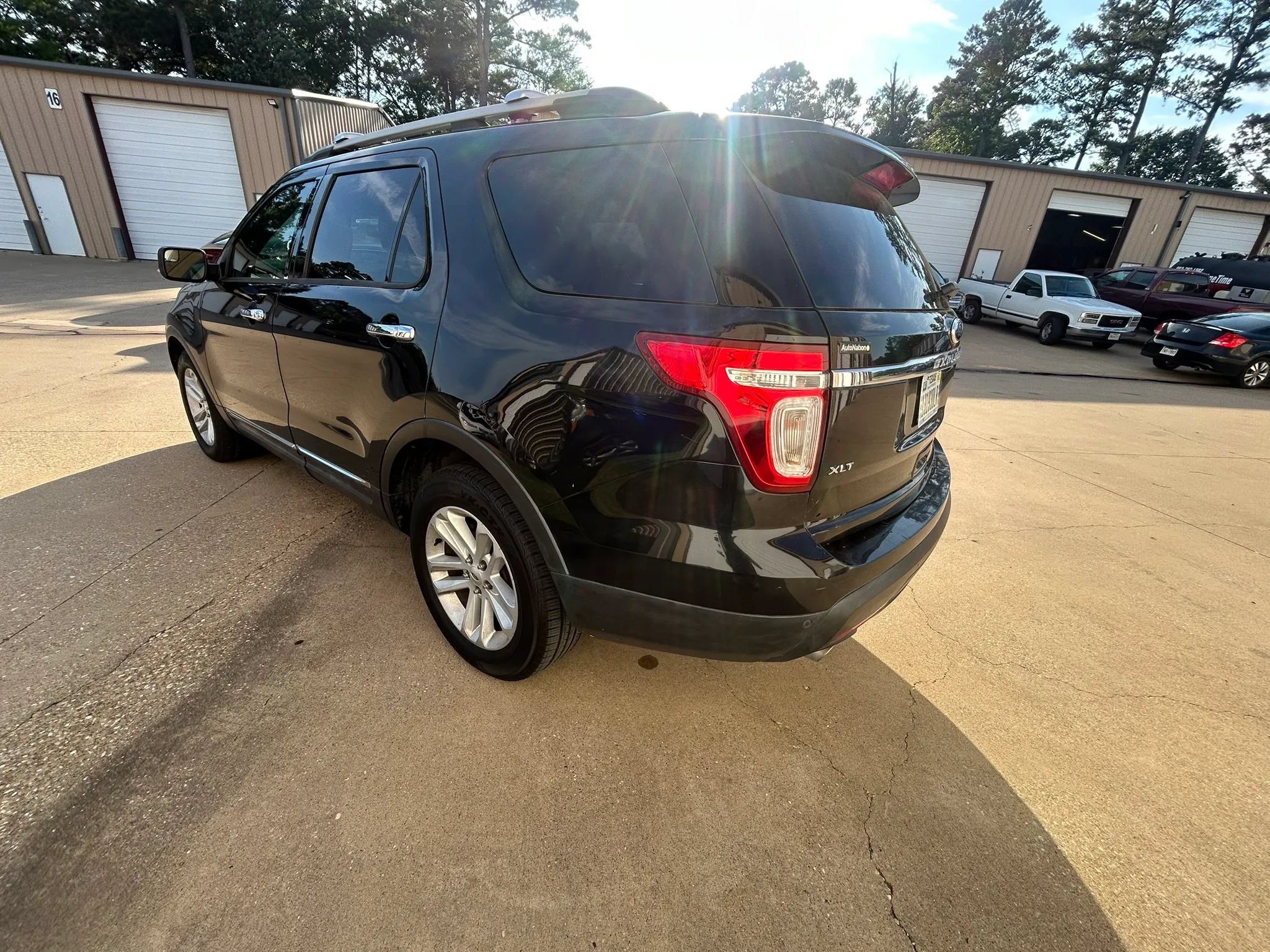 Used 2014 Ford Explorer XLT w/ Equipment Group 202A FWD image 3
