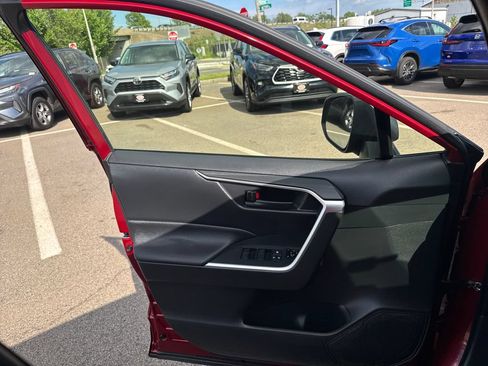 Used 2019 Toyota RAV4 LE w/ All Weather Liner Package AWD/4WD image 31
