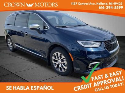 Used 2024 Chrysler Pacifica Pinnacle