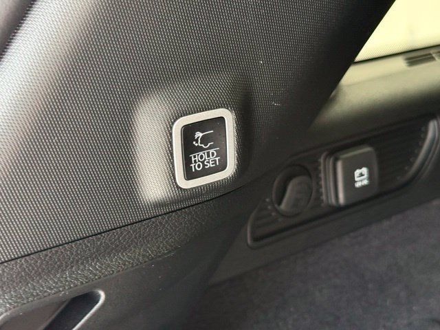 Used 2023 Jeep Grand Cherokee Overland w/ Advanced Protech Group III AWD/4WD image 5