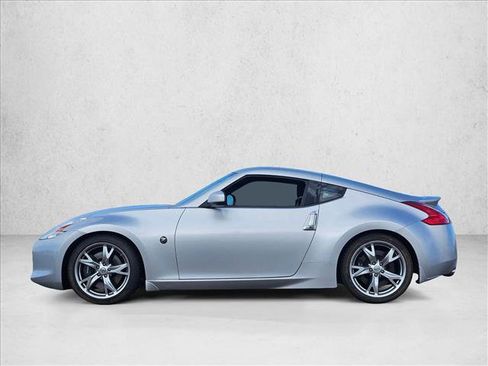 Used 2011 Nissan 370Z w/ Sport Pkg image 7
