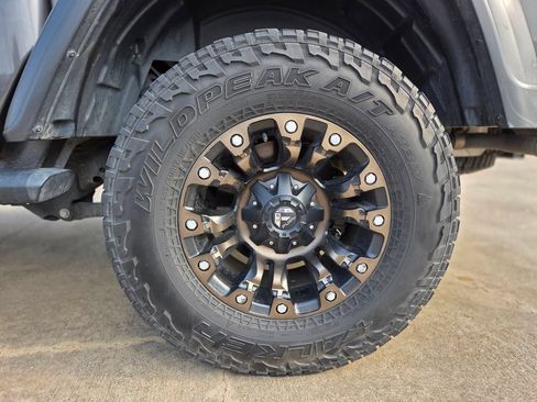 Used 2021 Jeep Gladiator Mojave AWD/4WD image 32
