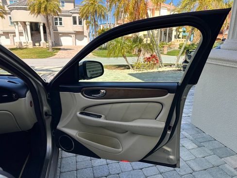 Used 2009 Jaguar XJ Vanden Plas Super V8 Portfolio image 54