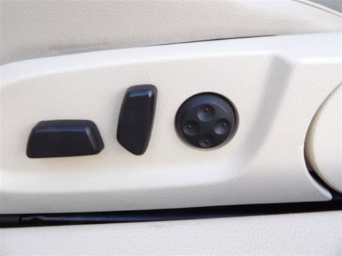 Used 2011 Volkswagen Eos Komfort image 23