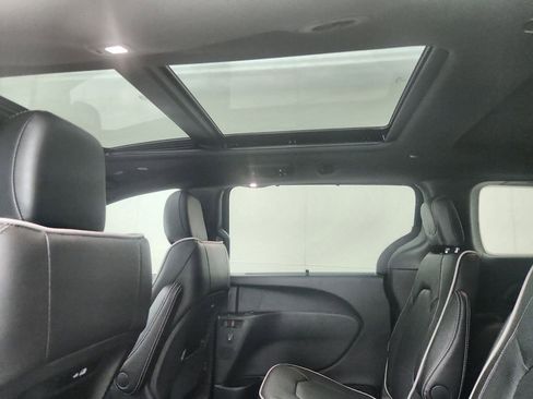New 2026 Chrysler Pacifica Limited image 31