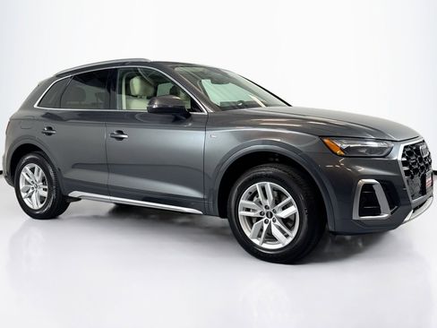 Used 2022 Audi Q5 2.0T Premium w/ Convenience Package AWD/4WD image 3