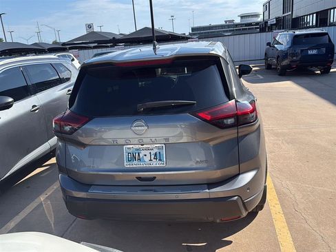 Used 2025 Nissan Rogue SV AWD/4WD image 10