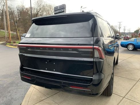 New 2026 Lincoln Navigator Reserve w/ Jet Appearance Package AWD/4WD image 14