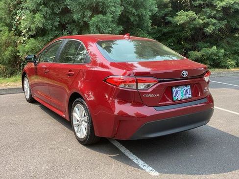 Certified 2025 Toyota Corolla LE w/ LE Premium Package FWD image 9