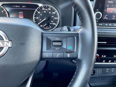 Used 2025 Nissan Rogue SV FWD image 23