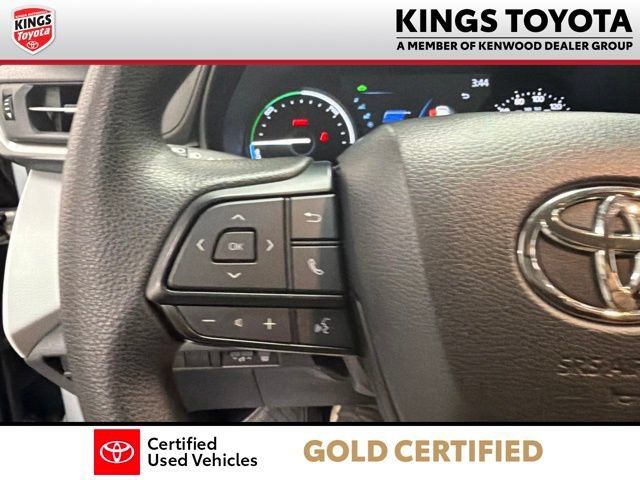 Used 2025 Toyota Sienna LE AWD/4WD image 27