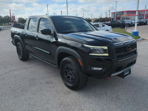Used 2025 Nissan Frontier PRO-4X AWD/4WD image 2