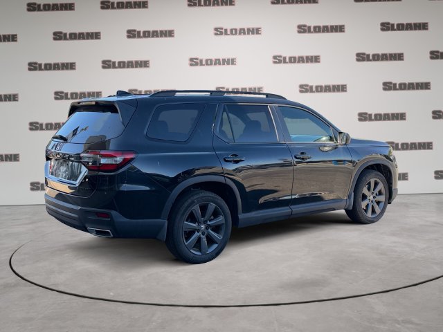 Used 2025 Honda Pilot Sport image 5