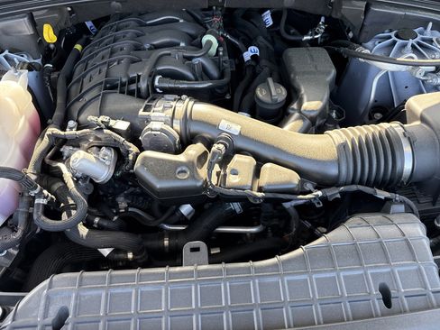 New 2025 Jeep Grand Cherokee Limited w/ Luxury Tech Group II RWD image 33