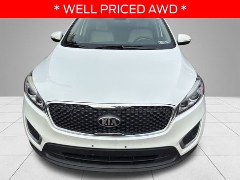 Used 2018 Kia Sorento LX image 2