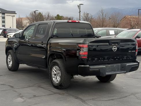 Used 2024 Nissan Frontier SV image 8