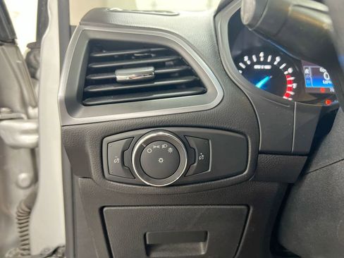 Used 2015 Ford Edge SE FWD image 18