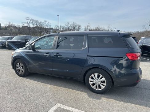 Used 2016 Kia Sedona LX w/ LX Convenience Package image 4